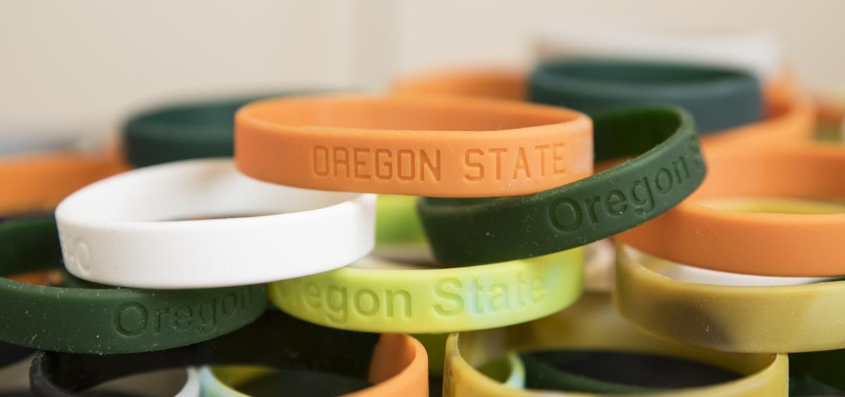 Chemical-sampling wristbands made of silicone monitor exposure to environmental pollutants