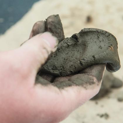 Clay soil sticks together. Photo by Lynn Ketchum.