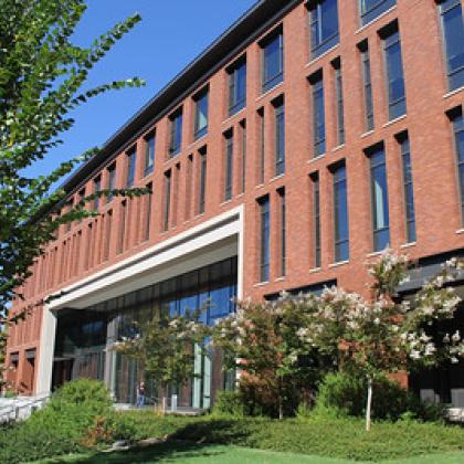 Image of Austin Hall, home of the College of Business at Oregon State University.