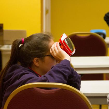 A youth uses virtual reality headset at the the Malheur Youth Health Science Day hosted by Oregon State University and the Frontier STEM Hub.